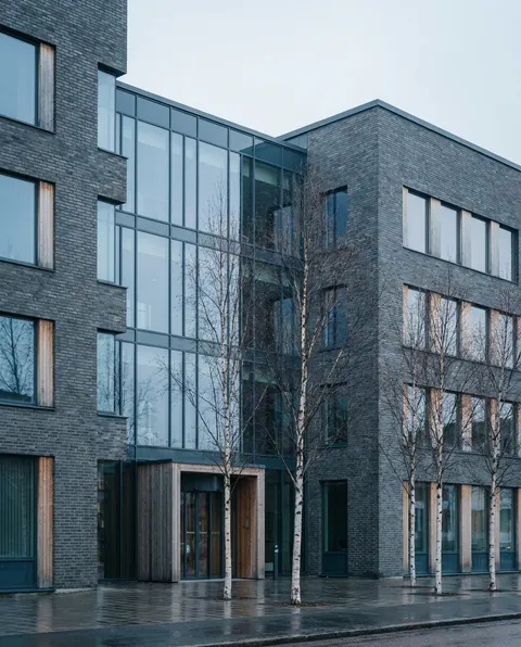 Kontorsbyggnad i Göteborg i morgonljus